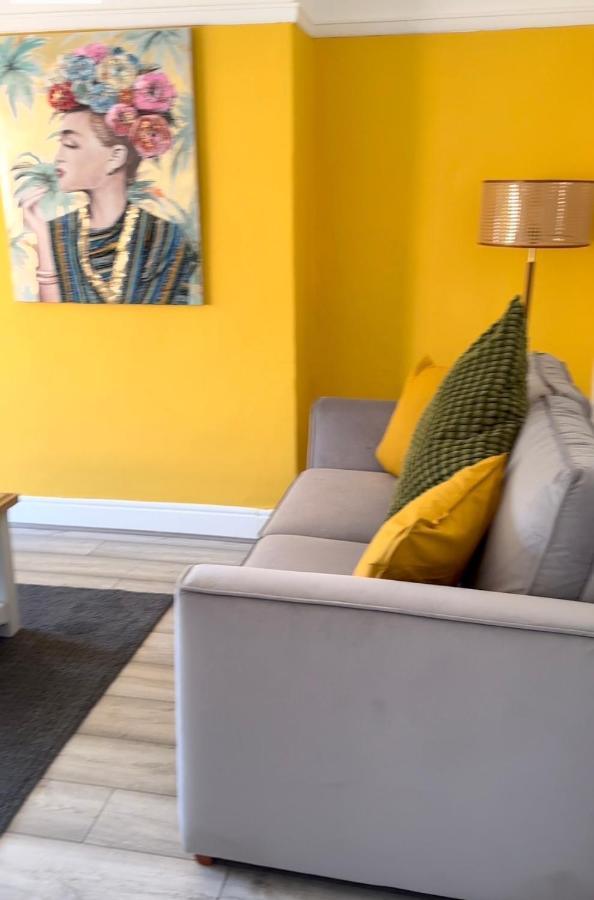 Special Rate For Bookings More Than 7 Nights, Warm Spacious Contractor House Near Liverpool City Centre Sleeps 8 Kitchen & Dining Room, Washing Machine Eksteriør billede