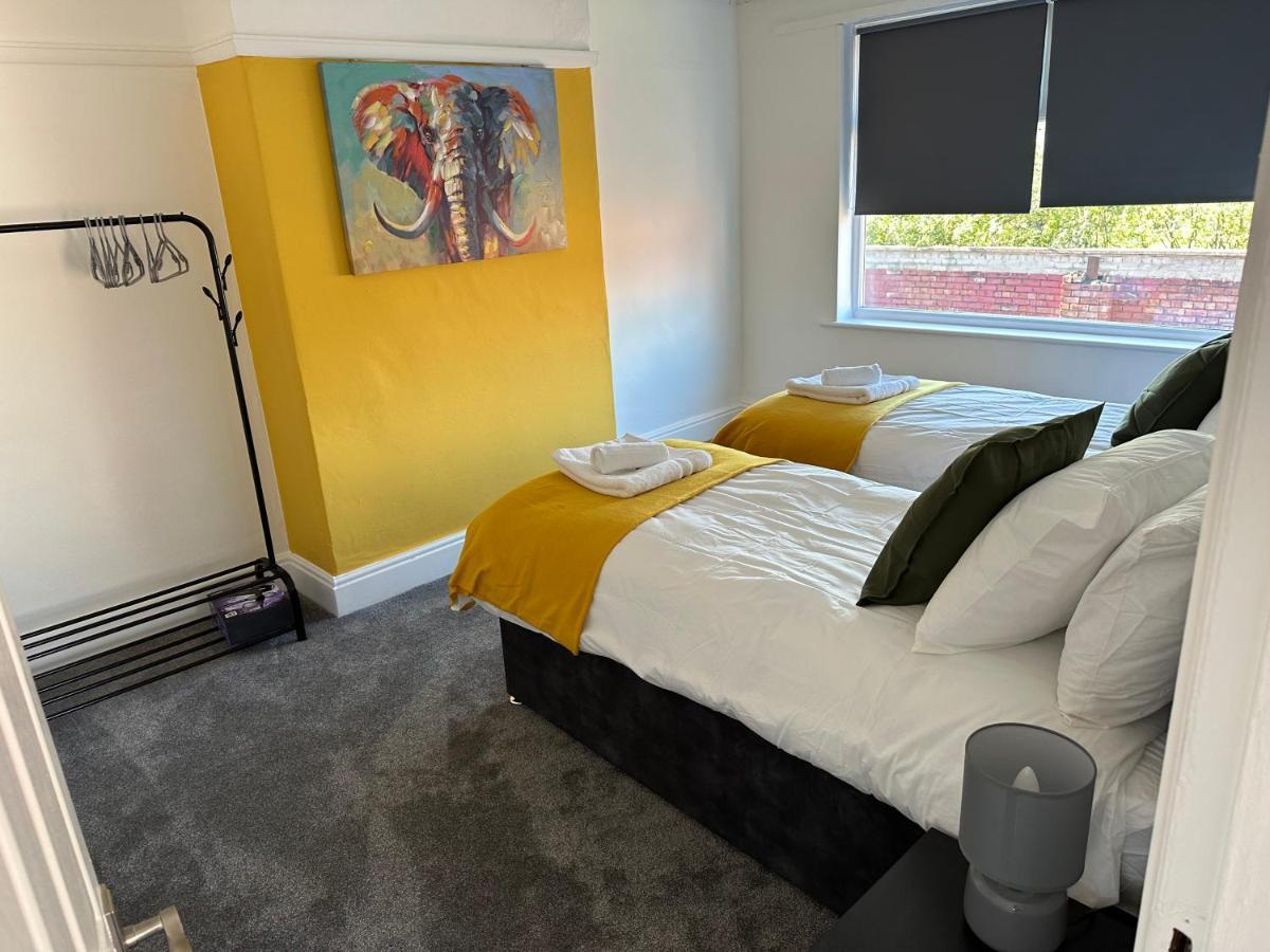 Special Rate For Bookings More Than 7 Nights, Warm Spacious Contractor House Near Liverpool City Centre Sleeps 8 Kitchen & Dining Room, Washing Machine Eksteriør billede
