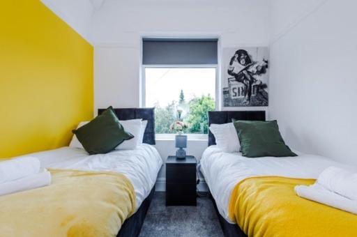 Special Rate For Bookings More Than 7 Nights, Warm Spacious Contractor House Near Liverpool City Centre Sleeps 8 Kitchen & Dining Room, Washing Machine Eksteriør billede